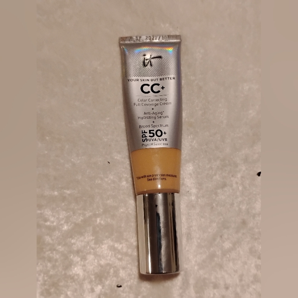IT Cosmetics CC+ Cream with SPF 50+ - Medium